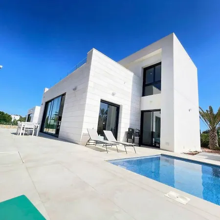 Modern 4 Bed With Pool Lc4