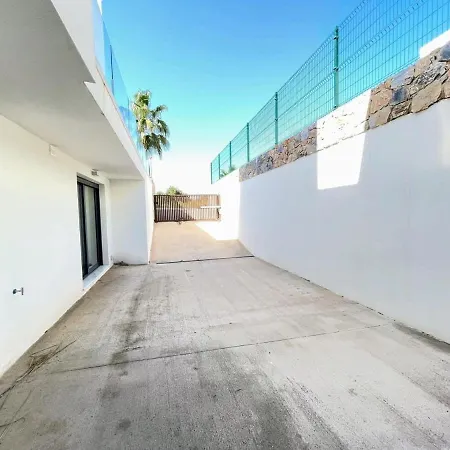 Modern 4 Bed With Pool Lc4 *