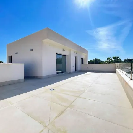 Modern 4 Bed With Pool Lc4
