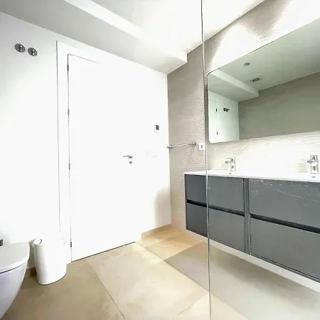 Modern 4 Bed With Pool Lc4