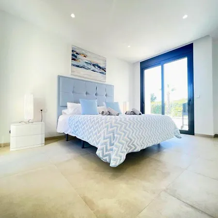 Villa Modern 4 Bed With Pool Lc4
