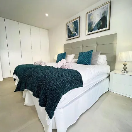 Villa Modern 4 Bed With Pool Lc4